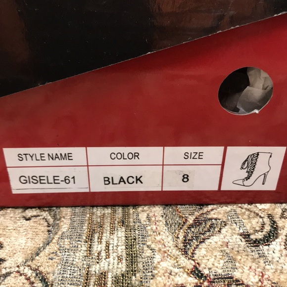 Size 8 Black Liliana Gisele-61 Booties - Picture 7 of 8